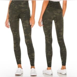 SPANX Look At Me Now Camp Leggings (M)